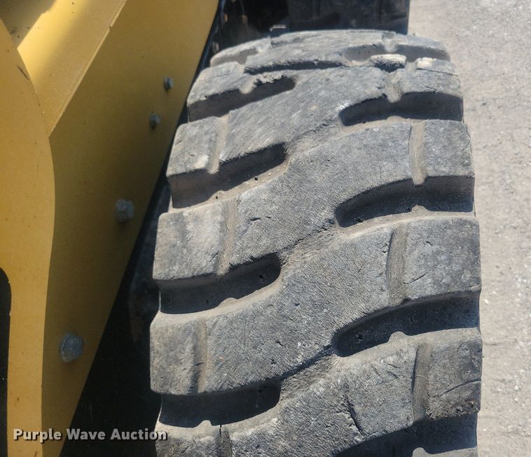 image for item DR4404 2007 Caterpillar 246B skid steer loader