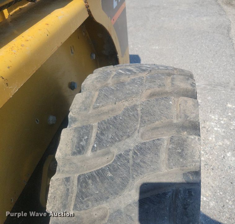image for item DR4404 2007 Caterpillar 246B skid steer loader