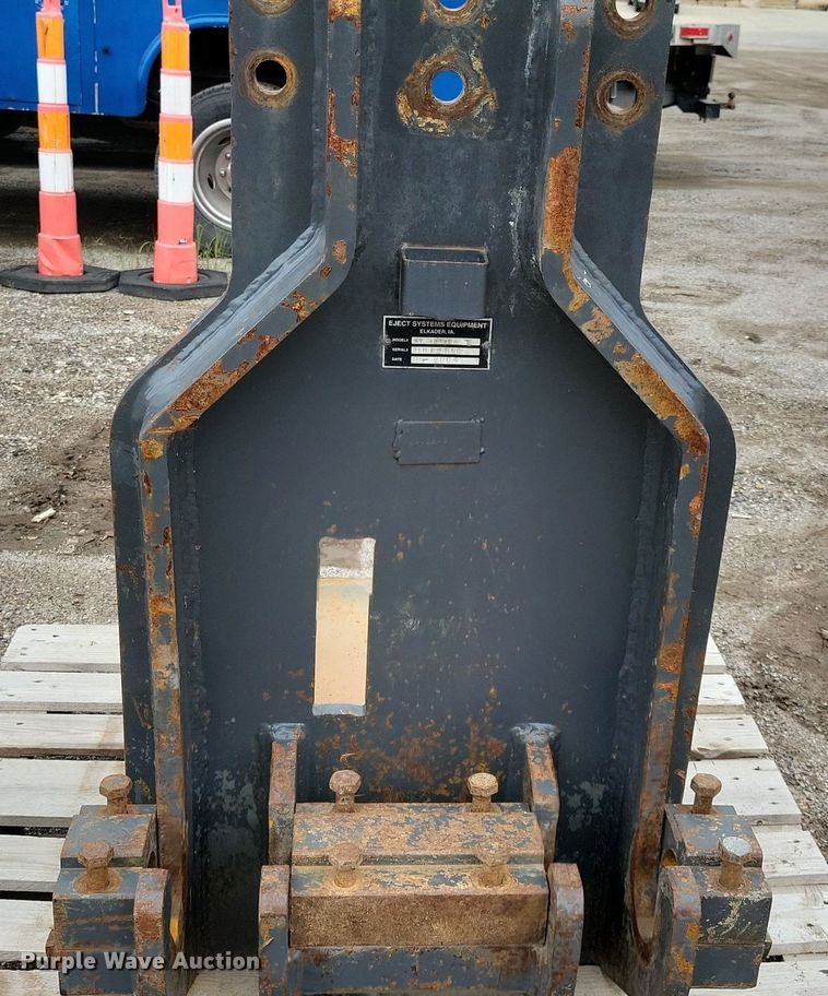 image for item DR4417 2004 Eject Systems MT series Scraper hitch