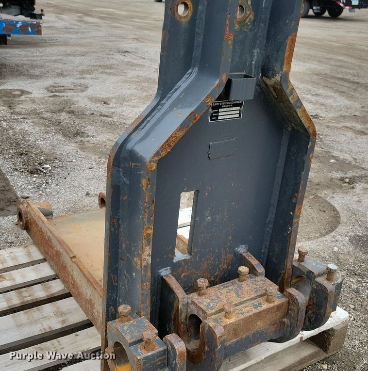 image for item DR4417 2004 Eject Systems MT series Scraper hitch