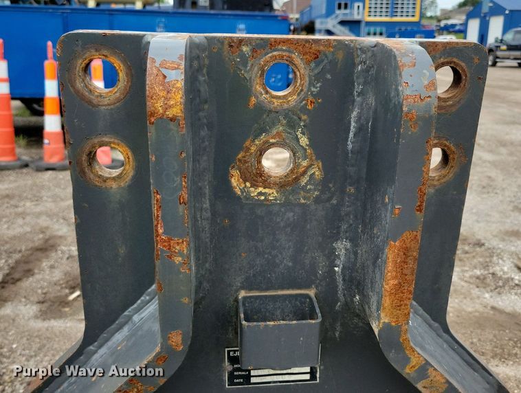 image for item DR4417 2004 Eject Systems MT series Scraper hitch