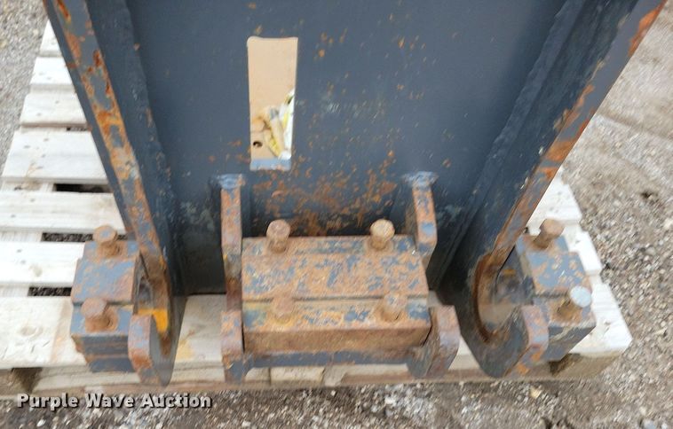 image for item DR4417 2004 Eject Systems MT series Scraper hitch