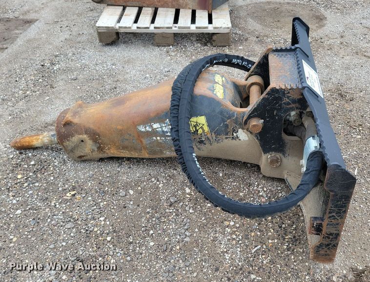 image for item DR4418 Caterpillar H65D skid steer breaker