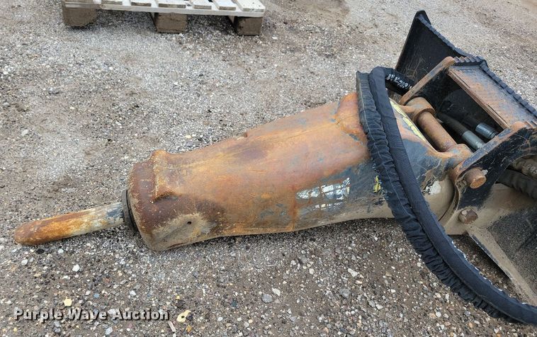 image for item DR4418 Caterpillar H65D skid steer breaker