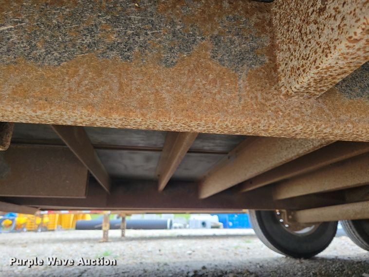 image for item DR4422 2005 Doolittle enclosed cargo trailer