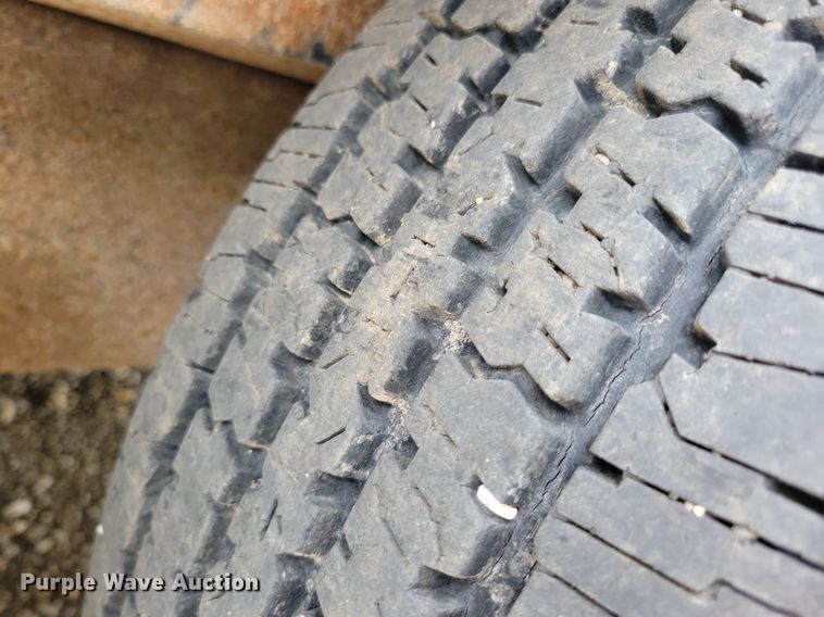 image for item DR4422 2005 Doolittle enclosed cargo trailer