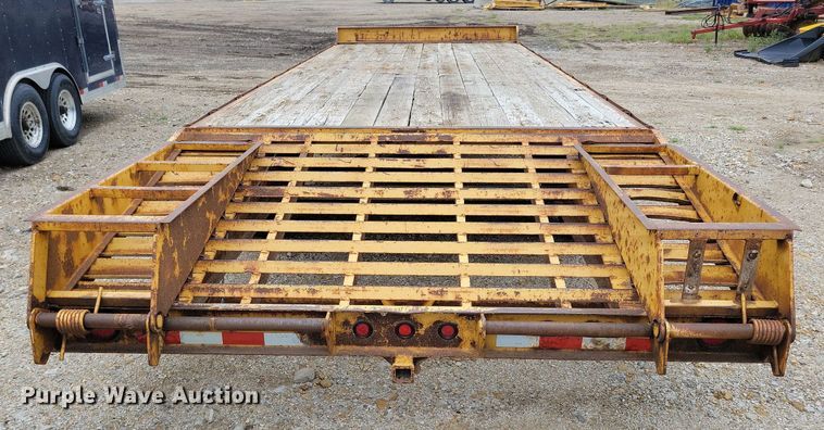 image for item DR4423 2005 Titan equipment trailer