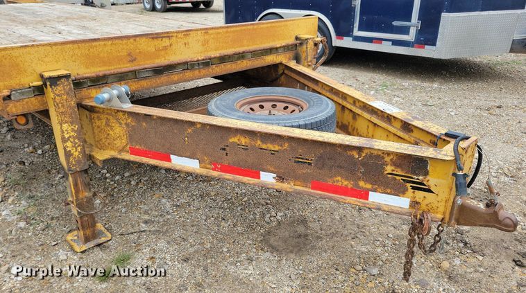 image for item DR4423 2005 Titan equipment trailer