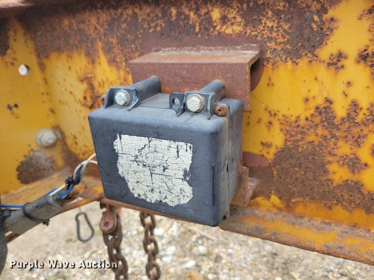 image for item DR4423 2005 Titan equipment trailer