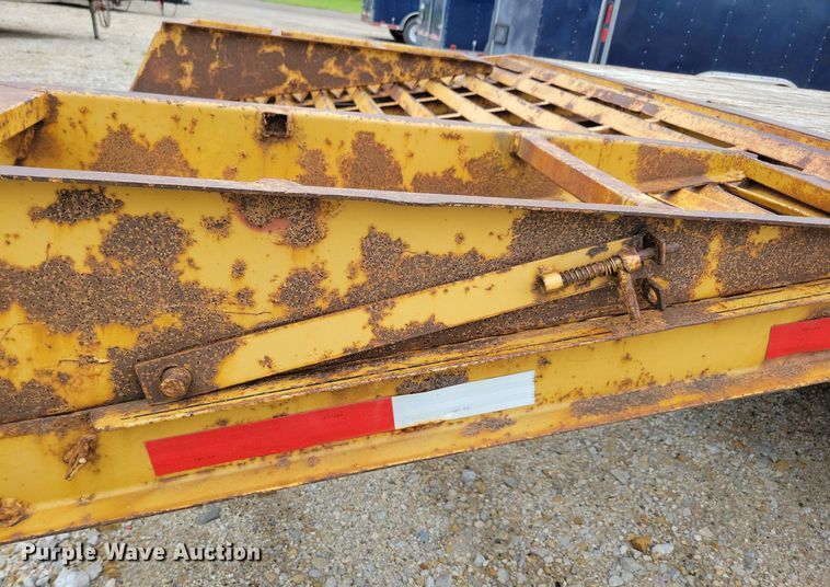 image for item DR4423 2005 Titan equipment trailer