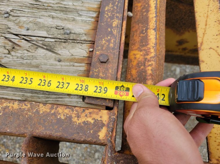 image for item DR4423 2005 Titan equipment trailer