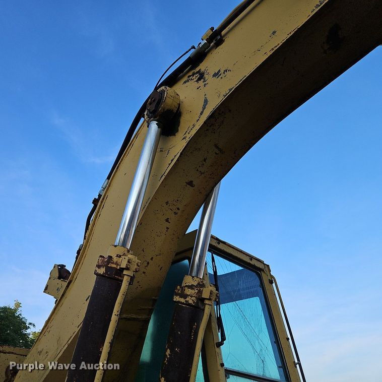 image for item DR8722 1990 Caterpillar  225B LC excavator