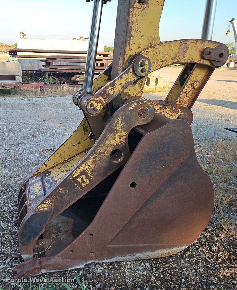 image for item DR8722 1990 Caterpillar  225B LC excavator