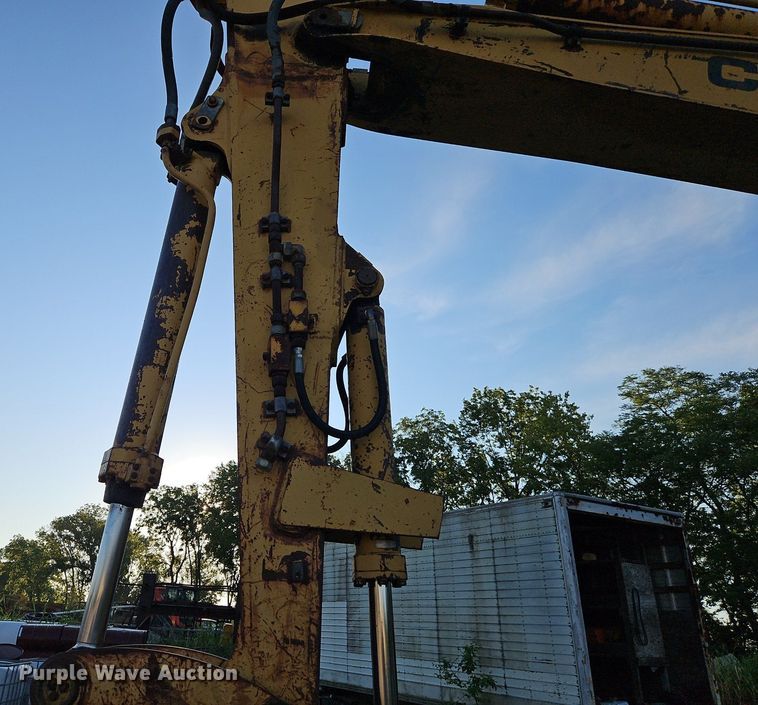 image for item DR8722 1990 Caterpillar  225B LC excavator