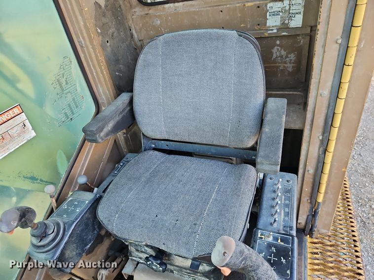 image for item DR8722 1990 Caterpillar  225B LC excavator