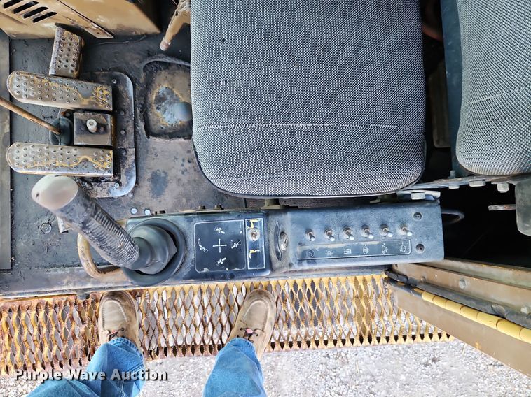 image for item DR8722 1990 Caterpillar  225B LC excavator