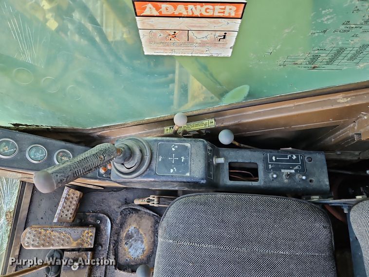 image for item DR8722 1990 Caterpillar  225B LC excavator