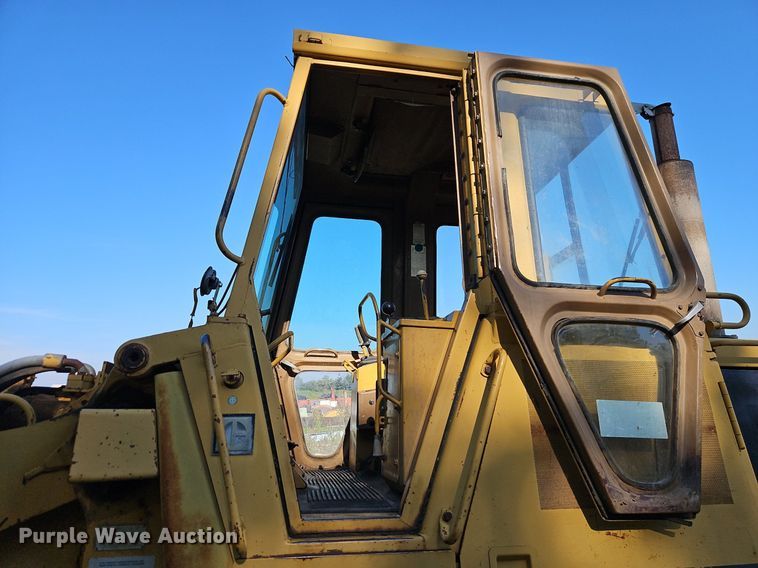 image for item DR8736 1987 Caterpillar  963 track loader