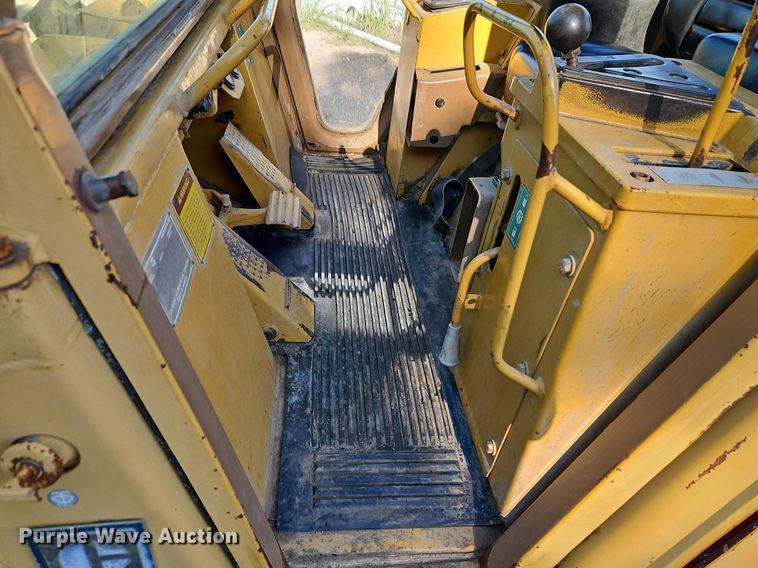 image for item DR8736 1987 Caterpillar  963 track loader