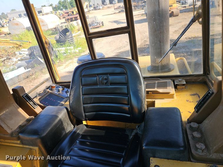 image for item DR8736 1987 Caterpillar  963 track loader