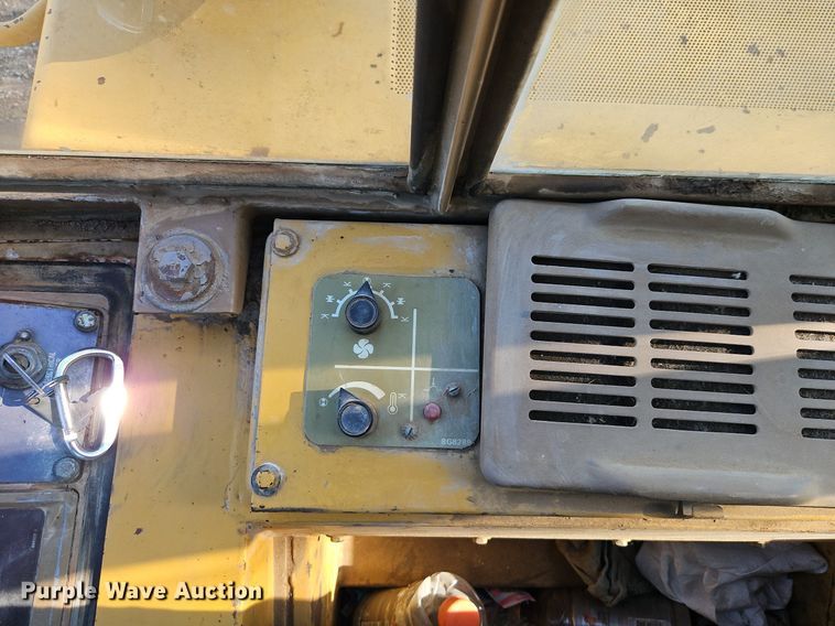 image for item DR8736 1987 Caterpillar  963 track loader