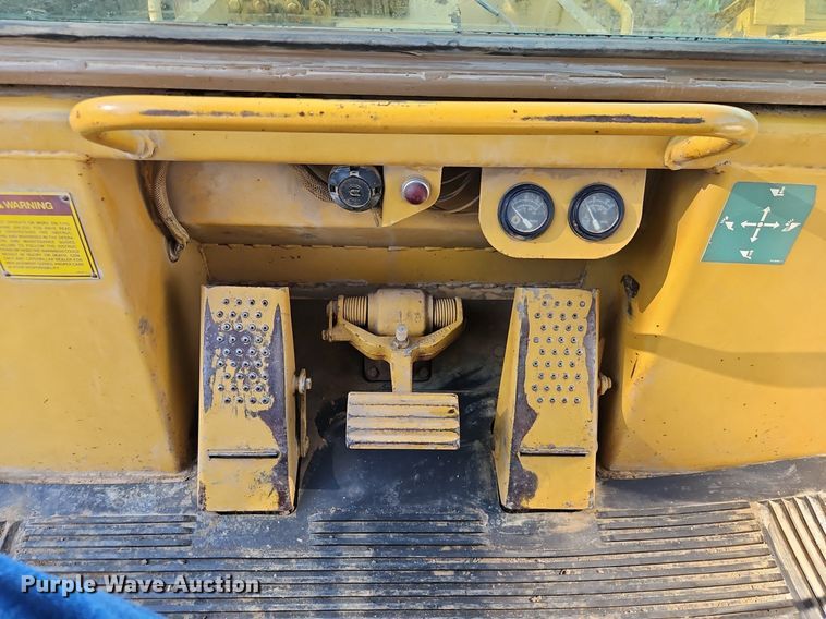 image for item DR8736 1987 Caterpillar  963 track loader