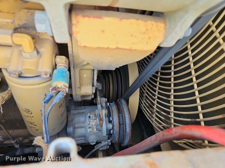 image for item DR8738 1990 Caterpillar  973 track loader