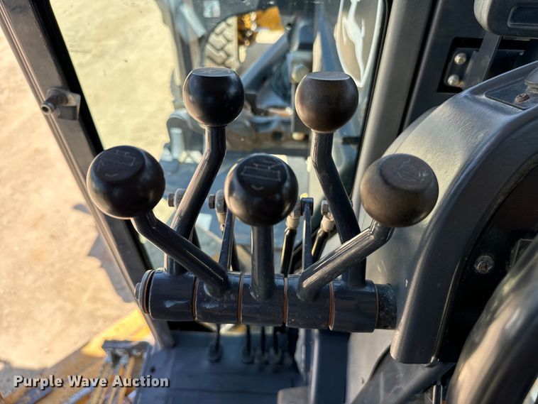 image for item DS2503 2011 John Deere 772G motor grader