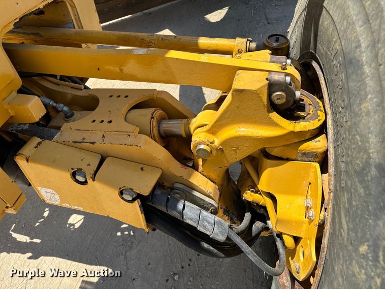 image for item DS2503 2011 John Deere 772G motor grader