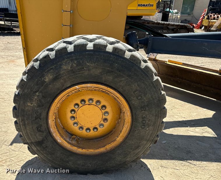 image for item DS2503 2011 John Deere 772G motor grader