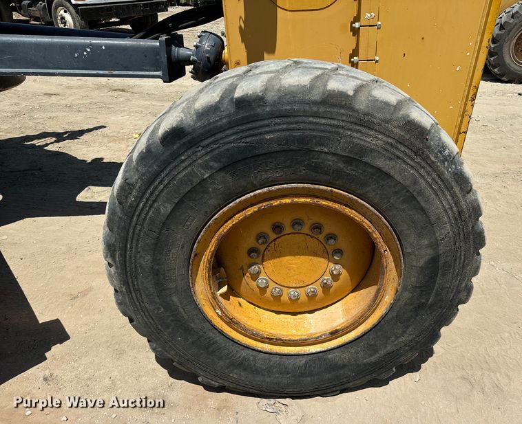 image for item DS2503 2011 John Deere 772G motor grader