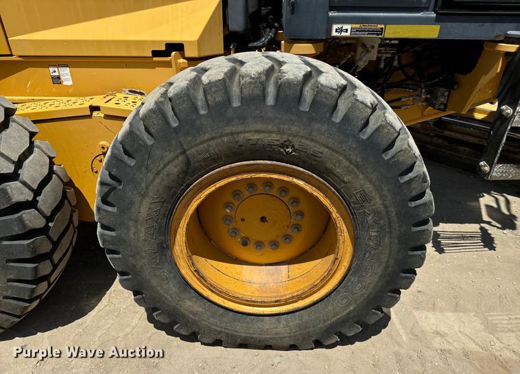 image for item DS2503 2011 John Deere 772G motor grader