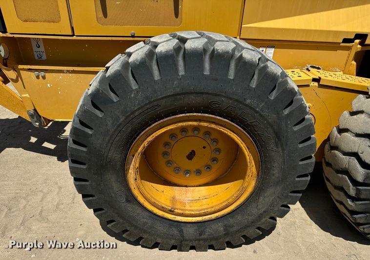 image for item DS2503 2011 John Deere 772G motor grader