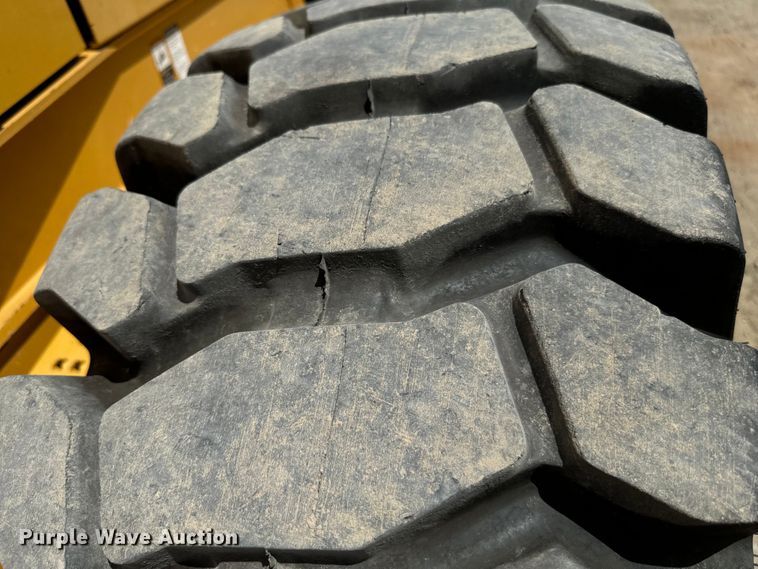 image for item DS2503 2011 John Deere 772G motor grader