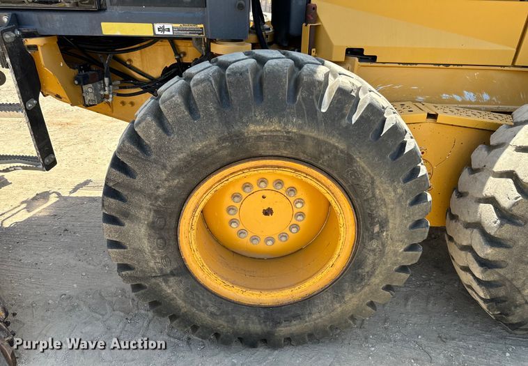 image for item DS2503 2011 John Deere 772G motor grader