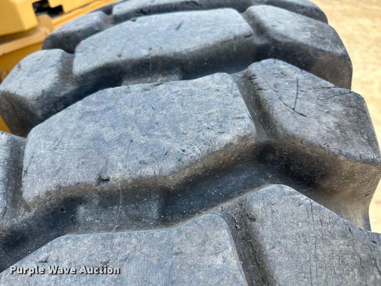 image for item DS2503 2011 John Deere 772G motor grader