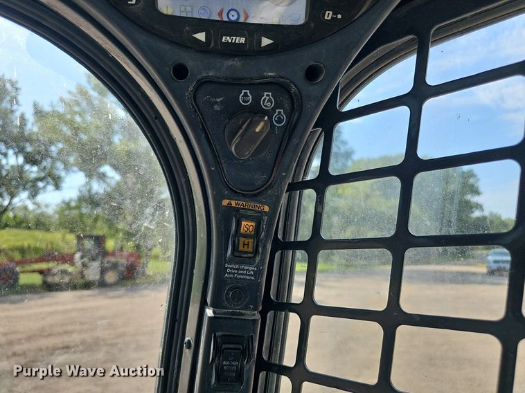 image for item DS4655 2018 Bobcat T870 tracked skid steer loader