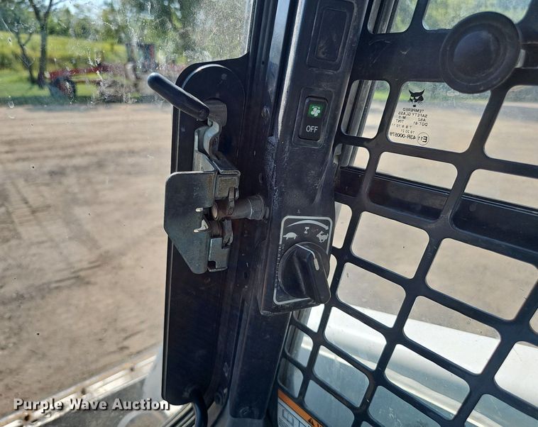 image for item DS4655 2018 Bobcat T870 tracked skid steer loader