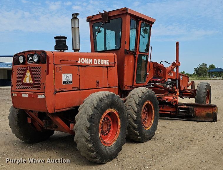 image for item DS4657 1985 John Deere 670A motor grader