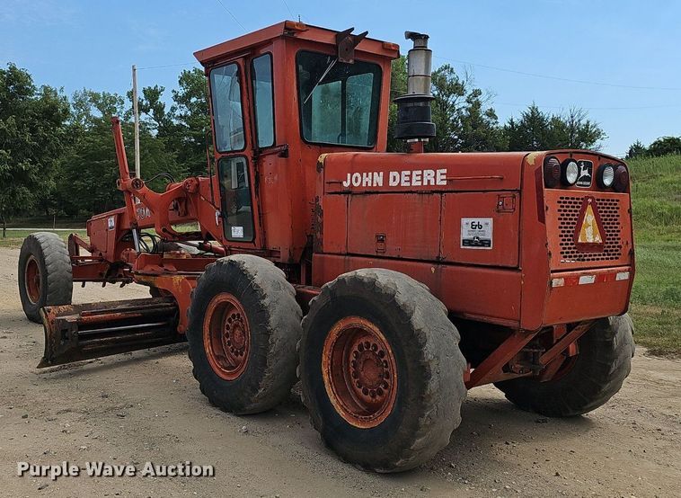 image for item DS4657 1985 John Deere 670A motor grader