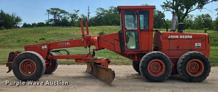 image for item DS4657 1985 John Deere 670A motor grader