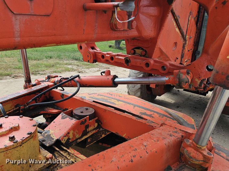 image for item DS4657 1985 John Deere 670A motor grader