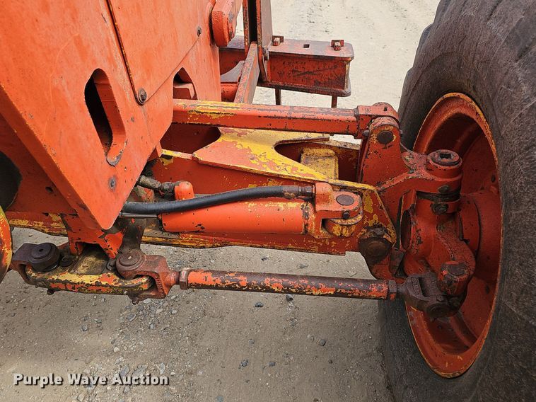 image for item DS4657 1985 John Deere 670A motor grader