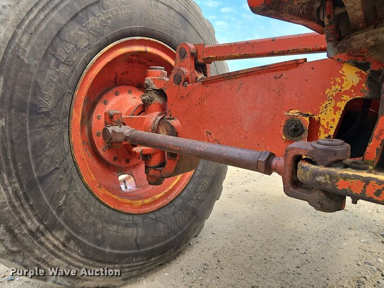 image for item DS4657 1985 John Deere 670A motor grader