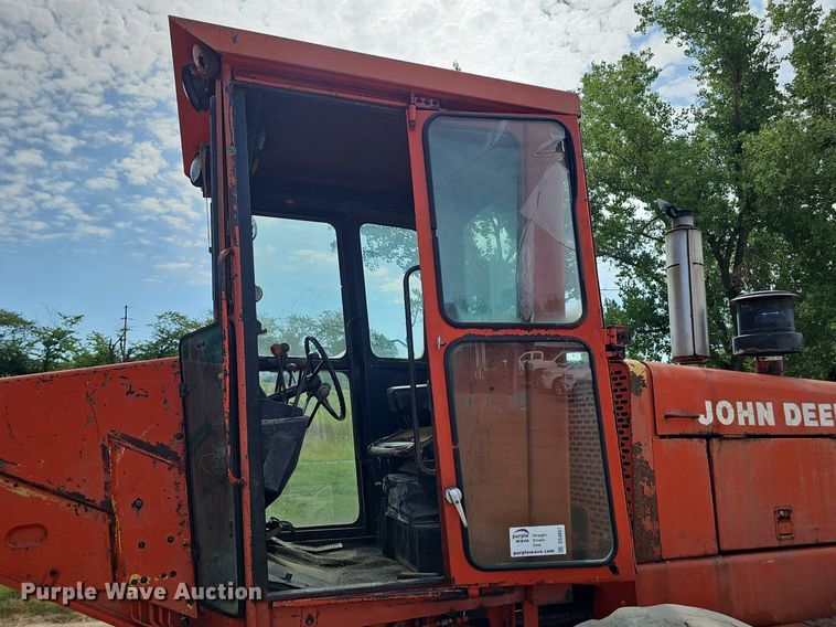 image for item DS4657 1985 John Deere 670A motor grader