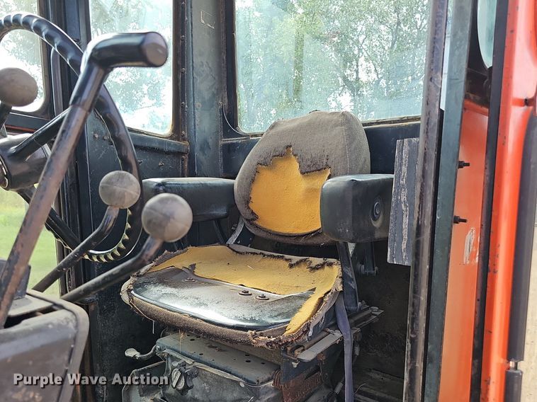 image for item DS4657 1985 John Deere 670A motor grader