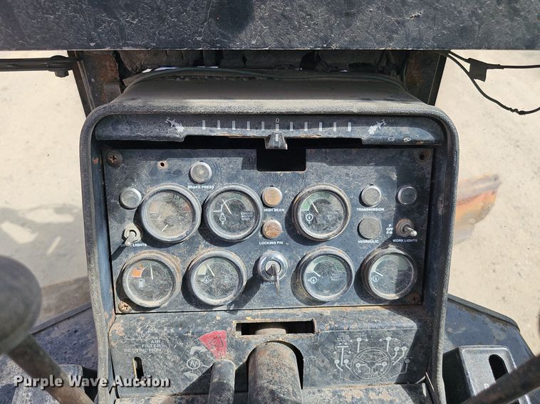 image for item DS4657 1985 John Deere 670A motor grader