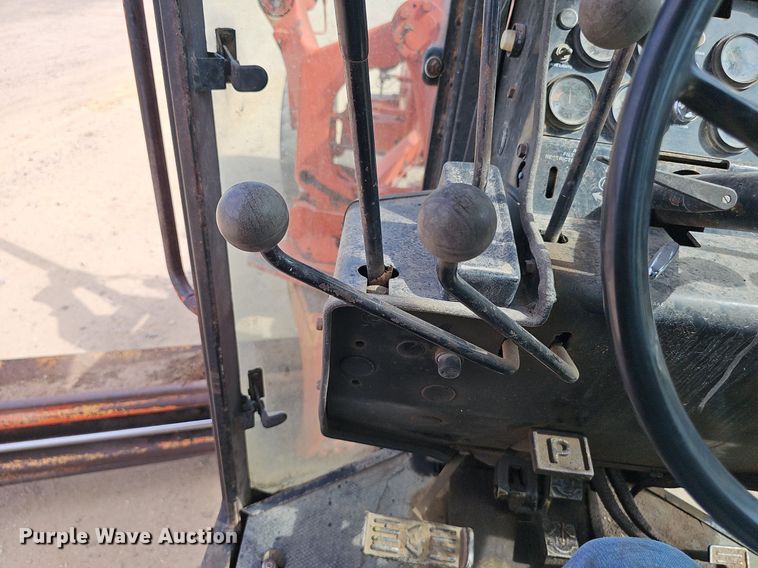 image for item DS4657 1985 John Deere 670A motor grader