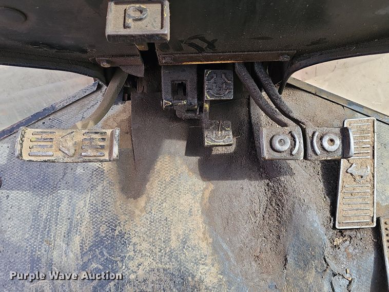 image for item DS4657 1985 John Deere 670A motor grader