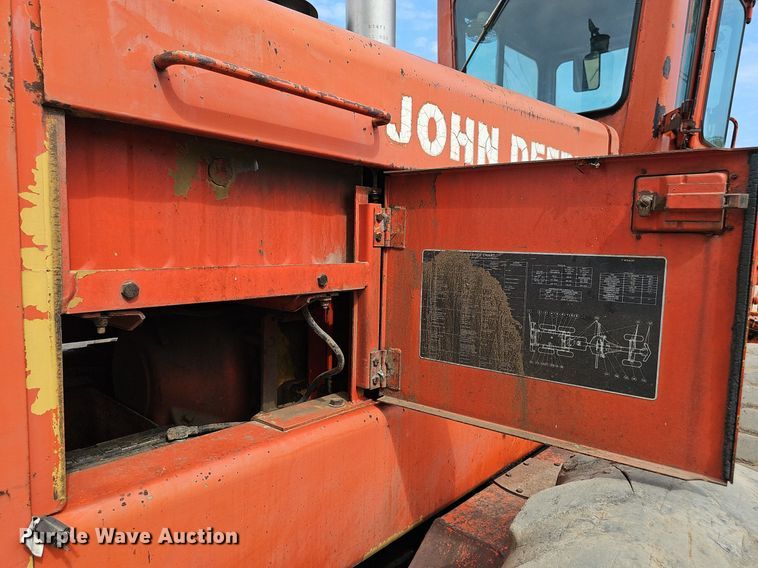image for item DS4657 1985 John Deere 670A motor grader